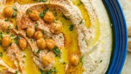 Hummus recipe served with warm pita bread